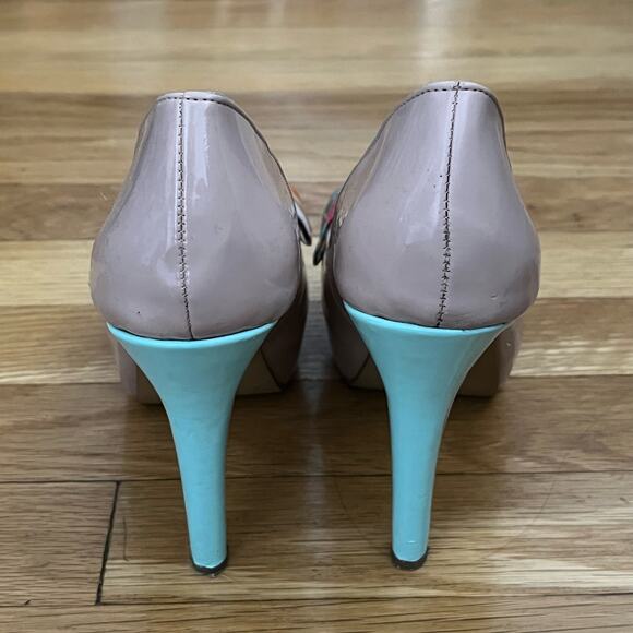 cklass Faux Patent Heels w/Bows - Size 6 - Picture 3 of 4